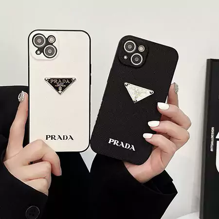 プラダ iPhone17 Pro ケース 金属ロゴ