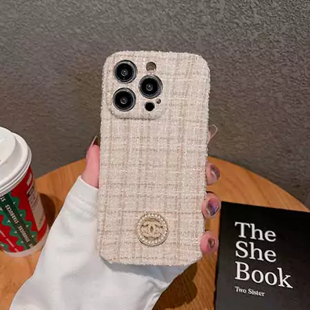 Chanel iPhone17 Pro ケース 金属ロゴ付き