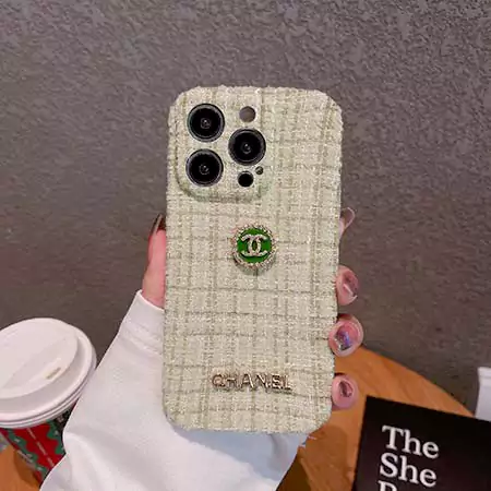 Chanel iPhone17 Pro ケース 金属ロゴ付き