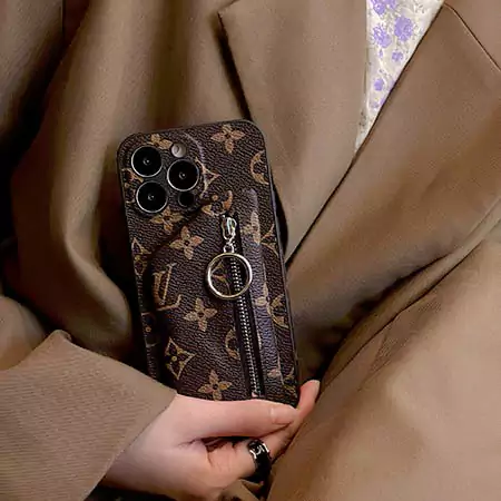 Vuitton iPhone17 ケース背面にカード入れ付き