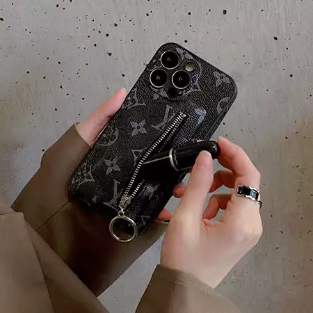 Vuitton iPhone17 ケース背面にカード入れ付き
