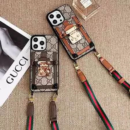 Gucci 金属飾りロックボタン付き iPhone17pro ケース
