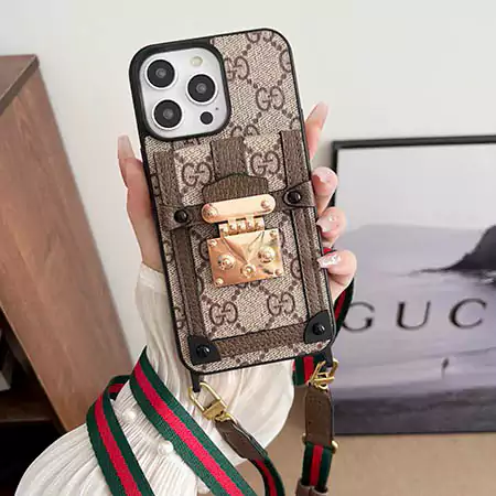 Gucci 金属飾りロックボタン付き iPhone17pro ケース