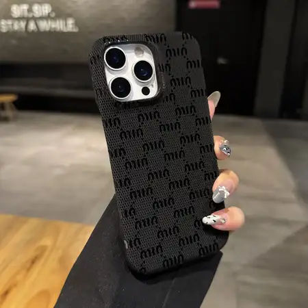 ミュウミュウ iPhone17 Pro スリムケース レザー調